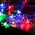 Miniatyrbilde 1 av 3: 1 sett USB fargerike blomsterlys med fjernkontroll, 8 moduser utendørs 6m 40 LED fe lys dekorasjon for hage gård juletre, plen, fest