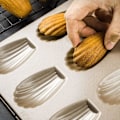 Miniatyrbild 5 av 5: Madeleineform, 12-hålig Icke-klibbig Sfärisk Skal Madeleine Bakform För Ugn (guld) - -
