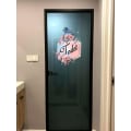 Pikkukuva 5 / 5: Kukka-aiheinen WC-oven tarra, irrotettava kuori ja liimaa seinätarra, tarra, 1 kpl