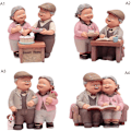 Miniatyrbild 3 av 4: Dekorativa Hartsprydnader - Samlarobjekt i Harts - Modell av Gammal Man som Tar Blommor för att Slappna Av