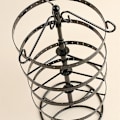 Miniatyrbilde 4 av 5: Ørepyntstativ Organizer 360° Rotasjon Ørepynt Oppbevaring Metall Smykkeholder Smykke Organizer 4 Lag Ørepynt Display Stativ