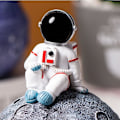 Miniatyrbild 4 av 4: Askkopp i Astronautform av Resin med Lock, Modern Heminredning för Vardagsrum, Grå Astronaut Dekorativ Prydnad
