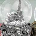 Pikkukuva 4 / 5: Pariisin Eiffel-tornin lumipallosoitin automaattisella lumisateella ja värikkäillä valoilla, 100 mm 6\" korkea JU