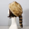 Miniatyrbilde 2 av 5: Sijiali Vinterlue Faux Fur Vaskebjørn Hale Russisk Rund Flat Top Ørebeskyttelse Fortykket Høst Vinter Termisk Kvinner Cap For Camping, En Størrelse