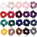 Miniatyrbild 2 av 7: Stora Velvet hair Scrunchies, hårsnoddar , hårband , Hair bands Brun