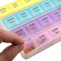 Miniatyrbilde 1 av 6: Praktisk 28-roms medisinsk tablettveske Dosett Multicolor