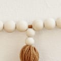 Miniatyrbillede 3 af 5: Træperlekrans med frynser, Boho frynset vægdekoration til seng