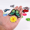 Miniatyrbild 4 av 5: 16 stycken blomsterbroderi strykjärnsmärken, fjärilbroderi S