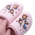 Pikkukuva 4 / 4: 25 kpl Friends-sarjan kenkäkoristeita Crocs-sandaaleille ja -saboille