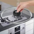 Pikkukuva 5 / 5: Musta 4 kpl:n sarja kattilankannen nuppia, universaali vaihtokannattimet P