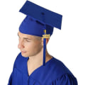 Miniatyrbilde 4 av 5: Universitetsavslutningskjole og -hatt for voksne 2023 Uni