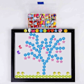 Miniatyrbild 3 av 5: Syknapp 235 stycken färgade knappar i plast med förvaringsbox