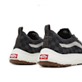 Pikkukuva 7 / 9: Puolikengät Vans UA Ultrarange VR3 Mustat 41