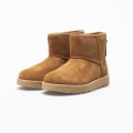 Miniatyrbild 3 av 6: Textilväv UGG W Classic Mini Logo Zip Bruna 36
