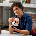 Miniatyrbillede 5 af 6: LEGO® Star Wars 75350 klonkommandør Codys hjelm, modelsæt til voksne at bygge Flerfärgad