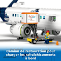 Miniatyrbillede 5 af 6: LEGO® City 60367 passagerflylegetøj med lufthavnsbus, slæbebåd, bagagevogn og 9 minifigurer Flerfärgad