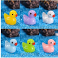 Miniatyrbillede 4 af 5: 100 stk. Tiny Ducks Sæt Dekoration Realistisk Form Holdbar Harpiks Yndige ænder til julefødselsdagsfest Børnenes dag 100 stk. 150