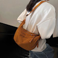 Pikkukuva 5 / 5: (ruskea) Puolikuun muotoinen crossbody-laukku, olkalaukku, naisten ja miesten trendikäs slouchy dumpling -laukku, puolikuumuotoinen olkalaukku, ruskea