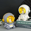 Miniatyrbillede 3 af 3: Sød Astronaut Sparegris LED Lampe Natlampe Ornament Soveværelsesindretning, Gave til Børn, 1 Styk Grå