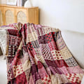 Miniatyrbillede 4 af 5: Chenille Vævet Tæppe, Dobbeltsidet Patchwork Sengetæppe med Frynser, Boheme Sengetæppe, 220x260cm, Rød, Elegant og Blød til TV, Sofa, Lænestol, Seng
