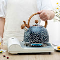 Miniatyrbillede 2 af 5: 2,5L Vandkedel i Rustfrit Stål med Advarselsfløjte, Retro Stil med Praktisk og Ergonomisk Håndtag, Letvægt, Hurtig Opvarmning, BPA Fri, til Alle