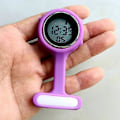 Miniatyrbillede 1 af 5: (Lilla) Unisex Sygeplejerske Læge Hospital Arbejdere Alarm Lysende Brocher Pins Digital Elektronisk FOB Lommeure Hængeur Gaver