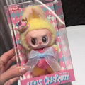 Miniatyrbild 3 av 3: POP MART LABUBU THE MONSTERS Let's Checkmate Vinyl Plysch BEGRÄNSAT LAGER