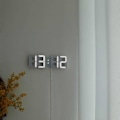 Miniatyrbild 4 av 5: LED Digital Väggklocka 3D Liten Väckarklocka Heminredning Tyst Dimbar Tidsminne 12/24 Datum Temperaturvisning Fjärrkontroll Nattlampa Kontor