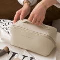 Miniatyrbillede 1 af 5: Makeuptaske / Nødvendigt / Toilettaske - Makeuptaske beige