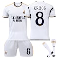 Miniatyrbild 1 av 2: Sommarrea 23/24 Real Madrid Träningskläder Set för Barn och Vuxna med Strumpor No.8 KROOS No.8 KROOS M
