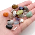Miniatyrbillede 2 af 3: Sommer Hot Sale 20 stk. Naturlige Energisten Chakra Healing Krystaller Rød red