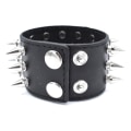 Miniatyrbillede 2 af 2: Sort armbånd med spidse nitter