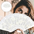 Pikkukuva 5 / 5: Käsikäyttöinen taittuva tuuletin, Valkoinen pitsi käsikäyttöinen tuuletin, Elegantti häätuuletin häihin, kesäjuhliin, DIY-projekteihin, syntymäpäiville, tanssiin, seinäkoristeeksi, 23cm