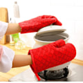 Miniatyrbild 5 av 6: Ugnshandskar, Värmebeständiga Silikon Ugnshandskar Halkskydd Köks Ugnshandskar för Grillning, Matlagning, Bakning, Kök, Mikrovågsugn, Pizza (1 Par) Red-03