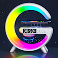 Miniatyrbillede 2 af 7: Multifunktionel Trådløs Opladningspude Stativ Højttaler TF RGB Natlys 15W Hurtig Opladningsstation til iPhone Samsung Xiaomi Huawei - Perfekt Sort