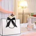 Miniatyrbild 6 av 8: Presentpåsar för presenter, presentpåsar i papper med rosettband, presentpåsar för bröllop, brudtärnor, födelsedag, fest, firande, 12,6 x 9,8 x 3,9 tum White-Black ribbon