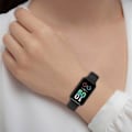 Pikkukuva 5 / 6: Amazfit Band 7 -kellohihna kotelolla - Tummanvihreä