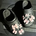 Miniatyrbilde 4 av 4: 8 stk Rosa Sløyfedekorasjoner for Croc-smykker for Tenåringer og Menn
