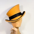 Miniatyrbilde 4 av 5: Asymmetrisk Topphatt Ullhatt Dame Herre Unisex Hatt Steam Punk Hatt Topphatt Mote Bånd Dekorativ Hatt Dekk Hode For Menn-yu Yellow One Size