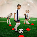 Pikkukuva 4 / 5: Jalkapallokartiot, 12 kpl jalkapalloharjoituskartioita lapsille, rugbyyn, jääkiekkoon, koripallon ketteryysharjoitteluun, monilajikartiot, jalkapallokartioiden harjoitussetti