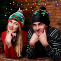 Miniatyrbilde 3 av 5: 2024 NY LED Julehatt Kreativ Blinkende LED Lys Strikket Lue Snømann Vinter Varm Farge Strikket Caps Julegave 38