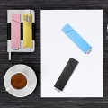 Miniatyrbillede 3 af 3: Justerbar Elastisk Bånd Pen Holder Pu Læder Pen Ærme Pose Elastisk Notesbog Pen Holder (pen Ikke Inkluderet, 1stk, sort)