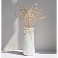 Miniatyrbillede 3 af 5: 1 stk. Hvid Keramisk Ribbet Vase til Minimalistisk Moderne Hjemindretning, Dekorativ Blomster Vase til Kontor Soveværelse White Height 9.6inch - 24.5cm