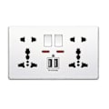 Pikkukuva 1 / 4: Monitoiminen UK 13A seinäpistorasia painikkeella, 2.1A kaksois-USB-latausportit, kolmireikäinen kaksireikäinen seinäpistorasia painikkeella White