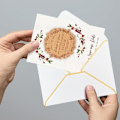 Miniatyrbild 6 av 7: 50 st inbjudningskuvert, V-flik kuvert för vykort, snabbförslutande kuvert med guldram för födelsedagar, bröllop, examensfester, gratulationskort White