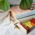 Miniatyrbillede 4 af 7: 2 stk Harry Potter Gavebogmærker, Fjeder Bogmærke, Bogmærke med Hængende Gylden Snitch Bog Charm, Bogmærke Gave til Læsere og Bogelskere
