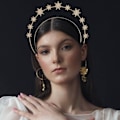 Miniatyrbilde 3 av 3: Halo Krone Diadem Stjerne Rhinestone Hårbånd Gudinne Halo Krone Kostyme Bryllup Hårpynt for Kvinner og Jenter 1 stk (Gull)