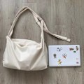 Miniatyrbild 8 av 10: Axelväskor Messenger Bag VIT vit white