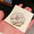 Miniatyrbilde 4 av 6: Perle Kamelia Blomst Brosje Emals Blomst Pin for Kvinner Jenter Lapel Jakker Hatt Sjal Tilbehør