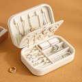 Miniatyrbillede 5 af 6: Smykkeskrin Organizer Lille Rejse Smykkeopbevaringsæske til Øreringe, Ringe, Halskæde Bærbar Kunstlæder til Kvinder Piger B